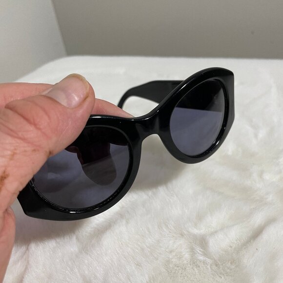 CHANEL Black Sunglasses with Gold Accents main image 6